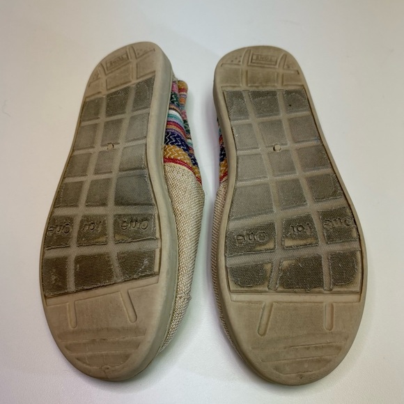 2/$20 Toms Girls Size 2 Khaki Canvas Slip On Loafer Flats Youth Aztec Burlap - Picture 7 of 7
